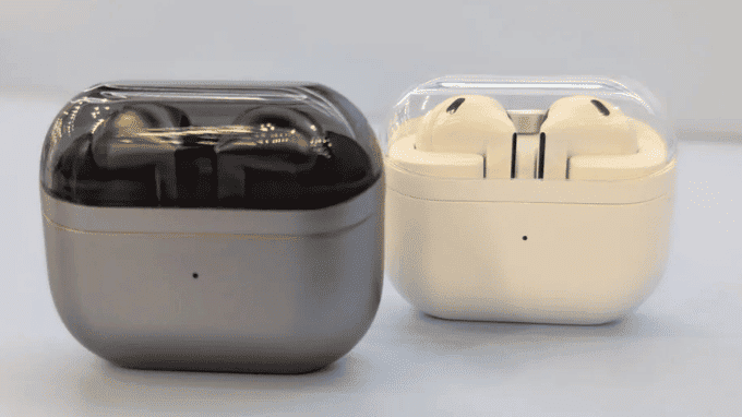 Galaxy Buds 3 Pro với Live Interpreter và điều khiển giọng nói