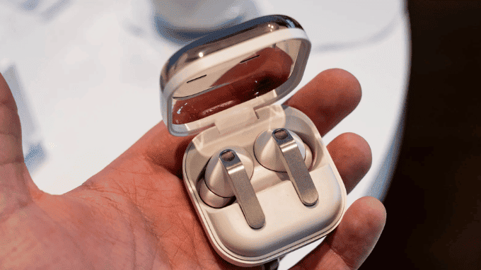 Galaxy Buds 4 Pro với ANC 2.0 thông minh và hỗ trợ đa trợ lý AI 