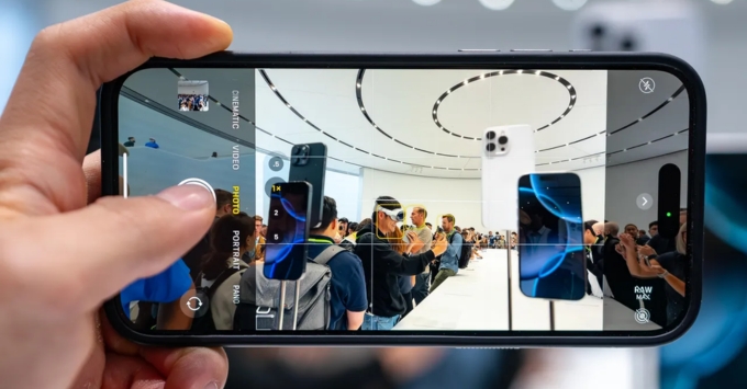 iPhone 16 Pro Max tích hợp AI xử lý hình ảnh và quay video chuẩn điện ảnh