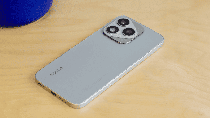 HONOR 400 Lite 5G với bộ nhớ rộng rãi hiếm thấy ở tầm giá này.