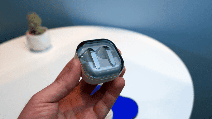 Hộp sạc trong suốt Samsung Galaxy Buds 4