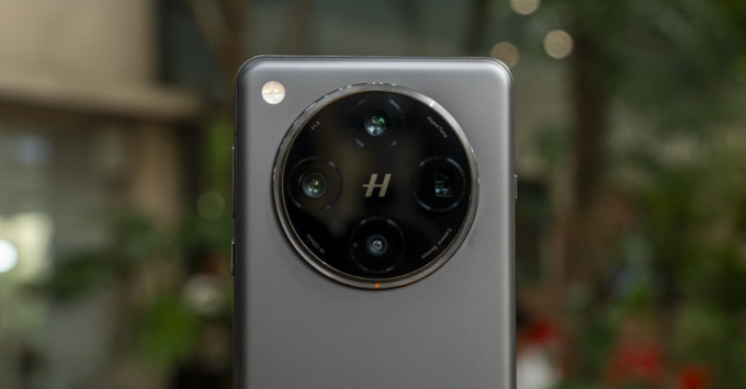 Oppo Find X8 hỗ trợ sạc nhanh 80W và sạc không dây 50W tiện lợi