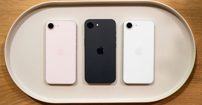 iPhone 17e thiết kế nhỏ gọn kích thước 146.7 x 71.5 x 7.8 mm, khung viền bo cong cao cấp