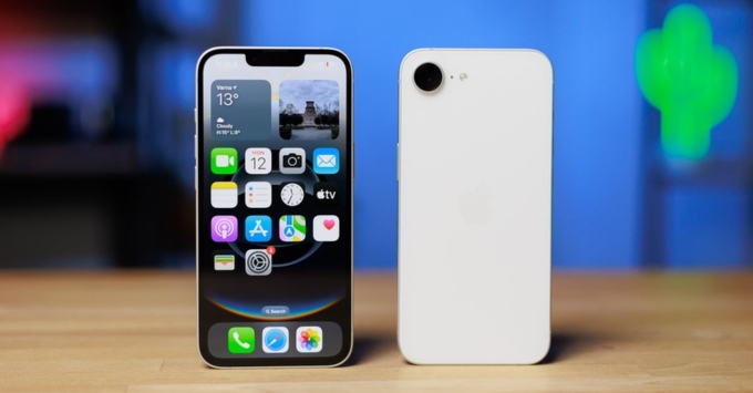 iPhone 17e sử dụng màn hình OLED 6.1 inch độ sáng cao, màu sắc trung thực