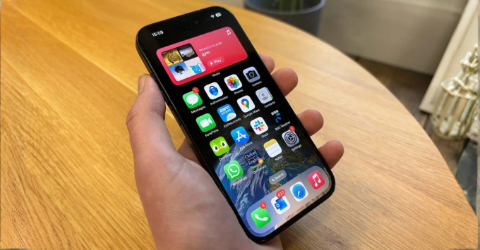 Màn hình iPhone 15 OLED 6.1 inch hiển thị sắc nét và màu sắc sống động