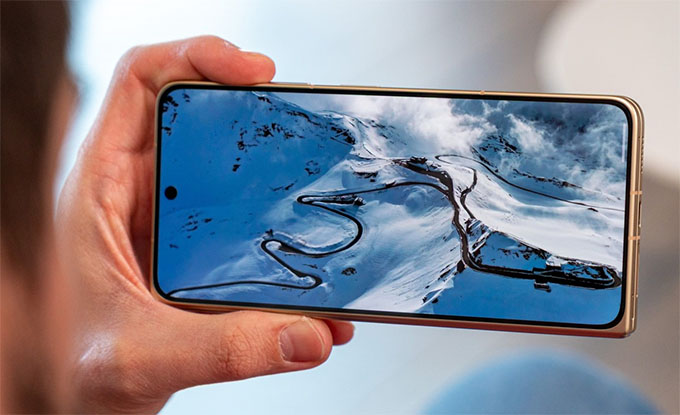 màn hình ngoài có kích thước 6,6 inch 120Hz