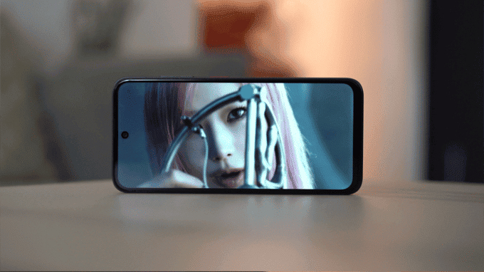 Màn hình Nubia V70 Design đủ dùng cho nhu cầu cơ bản