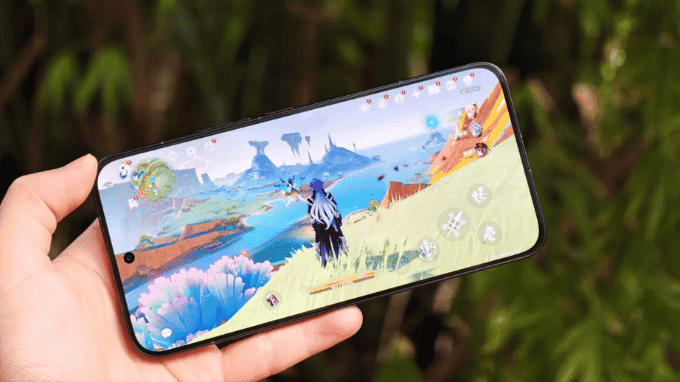 Màn hình OLED 6.83 inch 3500 nits sáng rực rỡ ngay dưới nắng gắt