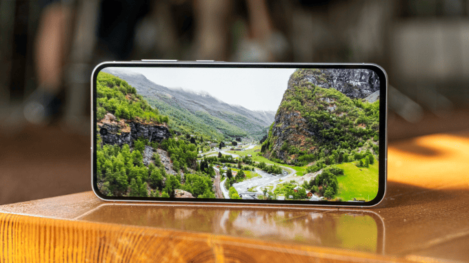 Màn hình Super AMOLED Galaxy A57 - Rộng lớn, rực rỡ, đắm chìm