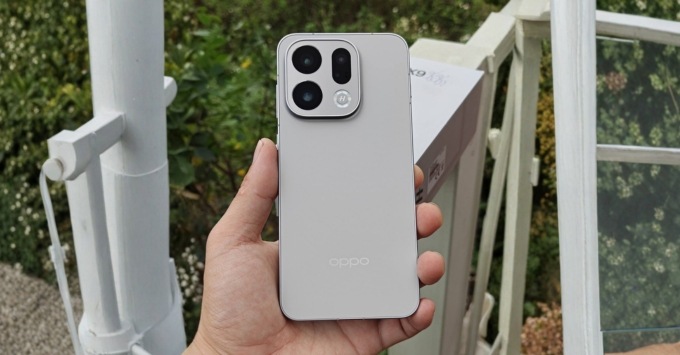 OPPO Find X9 thiết kế cao cấp với khung kim loại, mặt lưng kính sang trọng, chuẩn kháng nước IP68/IP69 bền bỉ