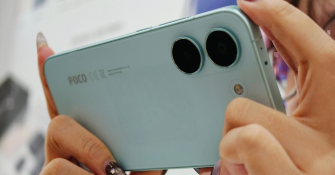 Hệ thống camera Poco X8 Pro gồm camera chính 64MP, camera phụ hỗ trợ xóa phông và macro, camera selfie 16MP