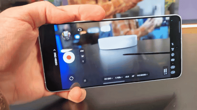 Quay video 8K 60fps ổn định như gimbal trên Samsung Galaxy S26 Plus