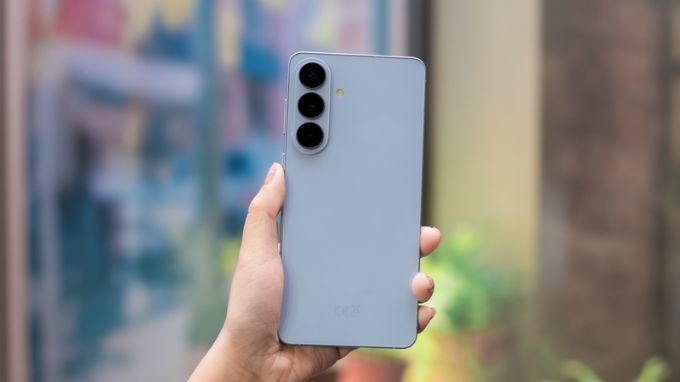 Nên chọn mua Samsung Galaxy S26 hay Samsung Galaxy S26 Plus