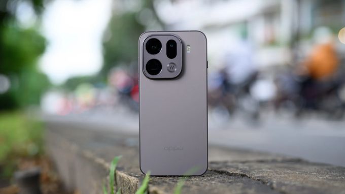 ngoại hình của Samsung Galaxy S26 Ultra và OPPO Find X9 Pro