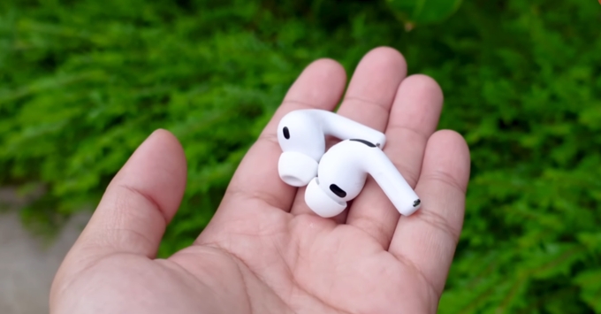 AirPods Pro 3 thiết kế nhỏ gọn cao cấp đeo êm tai
