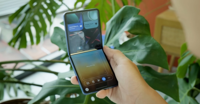 Màn hình phụ Samsung Galaxy Z Flip7 tiện lợi khi xem thông báo nhanh