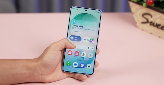 Samsung Galaxy S26 Plus trang bị màn hình AMOLED độ phân giải cao