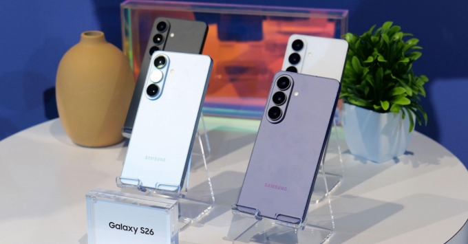 Samsung Galaxy S26 thiết kế khung viền kim loại cao cấp, mặt lưng kính sang trọng, kiểu dáng mỏng nhẹ hiện đại