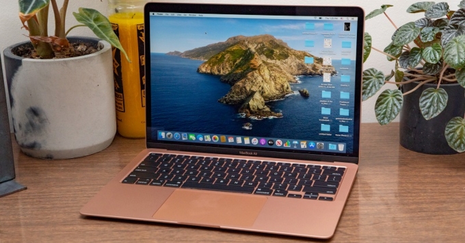 MacBook Air M1 xử lý đa nhiệm mượt mà với chip Apple M1