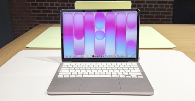 MacBook Neo laptop cao cấp với thiết kế mỏng nhẹ và hiệu năng mạnh mẽ