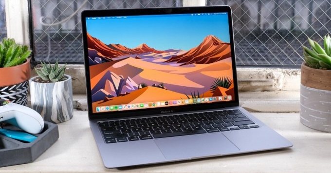 MacBook Air M1 trang bị cụm camera FaceTime HD với thông số đạt mức 720p tiêu chuẩn