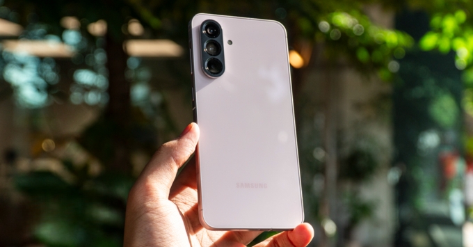 Pin Samsung Galaxy A57 dung lượng 5000mAh sử dụng cả ngày, hỗ trợ sạc nhanh 25W tiện lợi