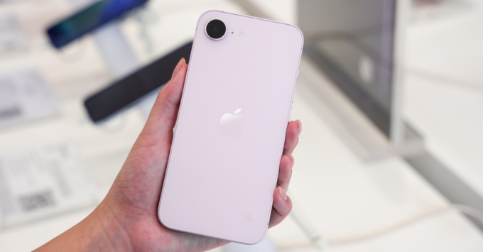 Pin iPhone 17e dung lượng lớn, sử dụng cả ngày, hỗ trợ sạc nhanh và sạc không dây MagSafe tiện lợi