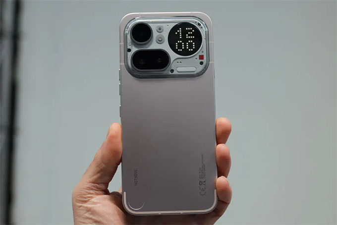 Thiết Kế Glyph: 137 Đèn LED Mini và mặt lưng trong suốt đặc trưng