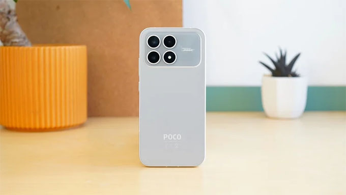 POCO F8 Pro có cụm camera hình chữ nhật kéo dài từ cạnh trái sang phải