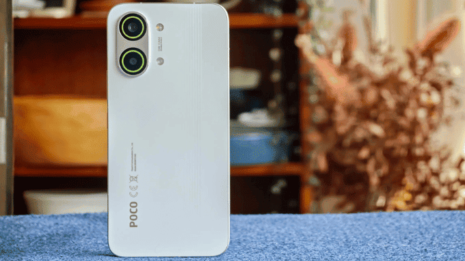 Thiết kế POCO X8 Pro Max vuông vức mạnh mẽ, khung kim loại chắc chắn