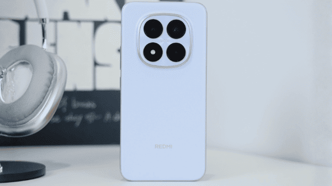 Thiết kế  Redmi Note 15 Pro+ cong 4 cạnh thời trang