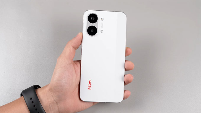 Xiaomi Redmi Turbo 5 Max có kích thước 163 x 77,9 x 8,15 mm và trọng lượng 219 gram