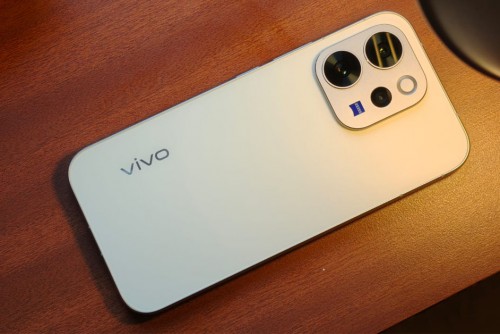 Đánh giá Vivo V70: Khi 'công thức cũ' được nâng tầm đẳng cấp