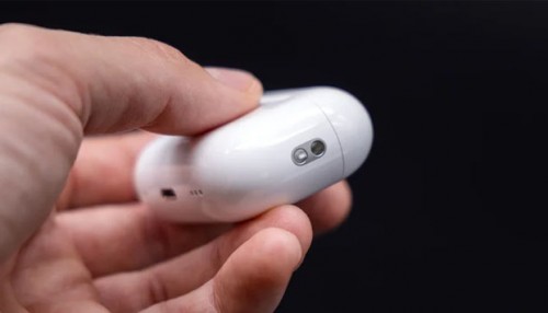 Hai lỗ nhỏ màu bạc ở hông hộp AirPods Pro dùng để làm gì? Giải đáp chi tiết