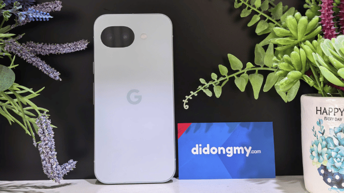 Cầm trên tay Pixel 10a cực kỳ vừa vặn
