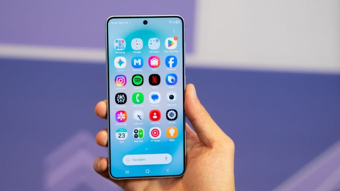 Xiaomi 17 và Samsung Galaxy S26 có màn hình chất lượng