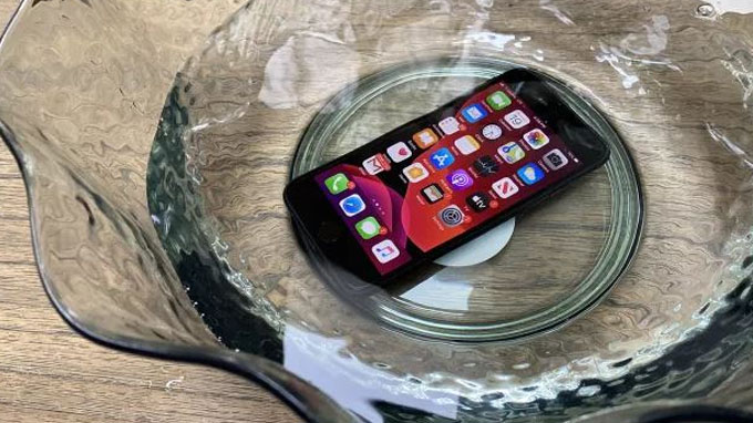 iPhone SE 2020 được tích hợp chuẩn kháng nước IP 67