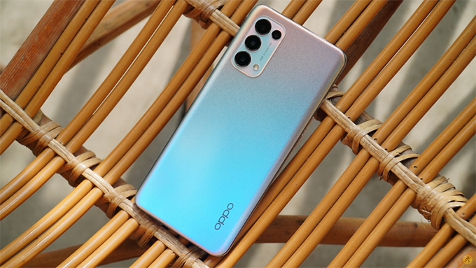 So sánh Galaxy A52 và OPPO Reno 5: Đâu là điện thoại tầm trung đáng mua nhất hiện nay?