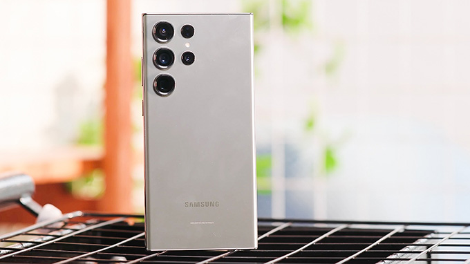 Camera chất lượng, chọn Leica hay 200MP?