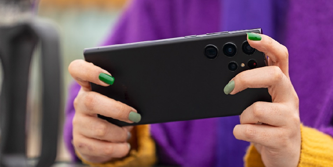 Galaxy S23 Ultra có phải điện thoại chơi game tốt cảm giác cầm nắm