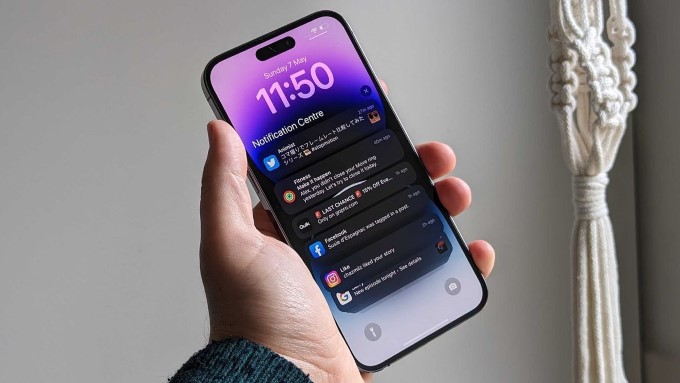 Không chỉ là cuộc đua giữa hai người