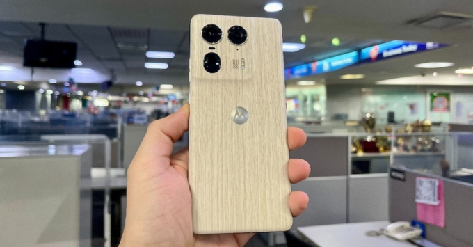 Top điện thoại sạc nhanh Motorola Edge 50 Ultra