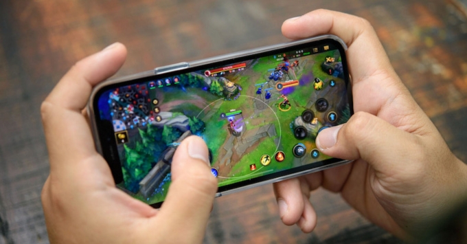 iPhone-13-cu-choi-game-nhu-nao-didongmy