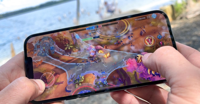 iPhone-13-cu-choi-game-tot-khong-didongmy