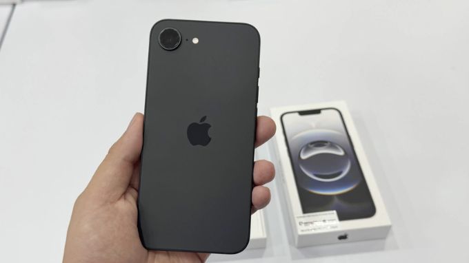 iPhone 16e và Samsung Galaxy S24 FE tính năng