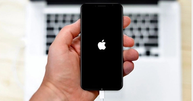 iPhone 16 Pro Max cũ không lên nguồn tại nhà khôi phục kết nối máy tính