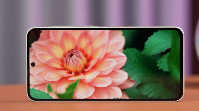 Màn hình Galaxy A36 hiển thị rực rỡ