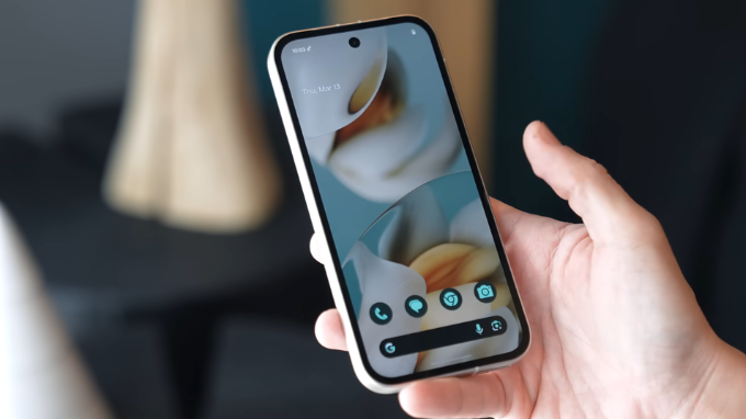 Màn hình Pixel 9a nhỏ gọn nhưng đặc sắc