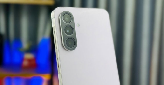 Cụm camera Samsung Galaxy A56 gồm 50MP + 12MP góc rộng + 5MP ma