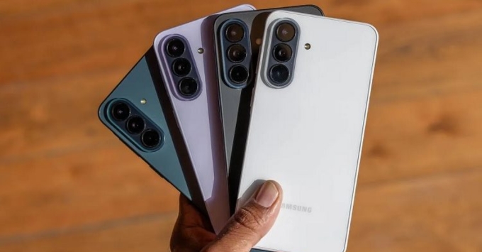 Cận cảnh Samsung Galaxy A37 với thiết kế bo cong mềm mại, màu sắc trẻ trung, chuẩn xu hướng 2026